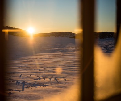 countryhorizons_sunrise_window_snow2